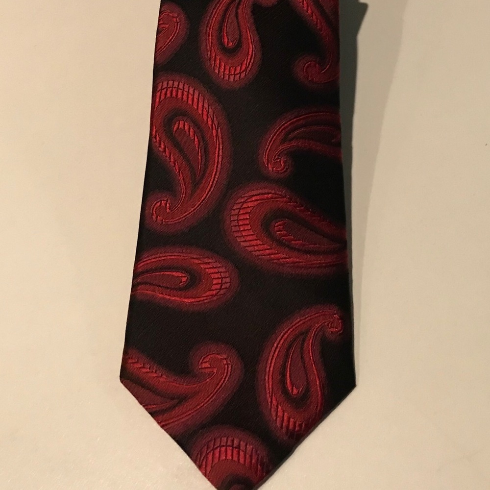 An Italian classic Bruno Pirttelli silk tie